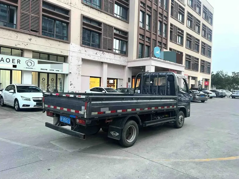 Vehicle photo 3