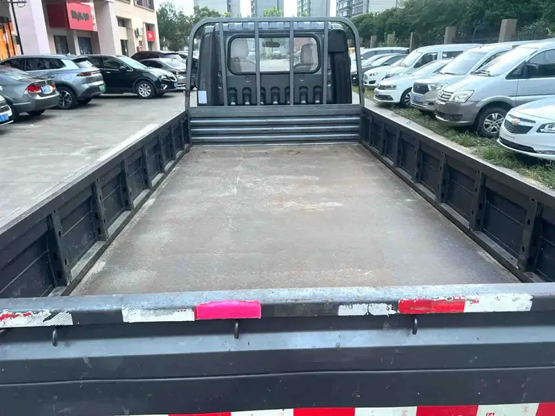 Vehicle photo 4