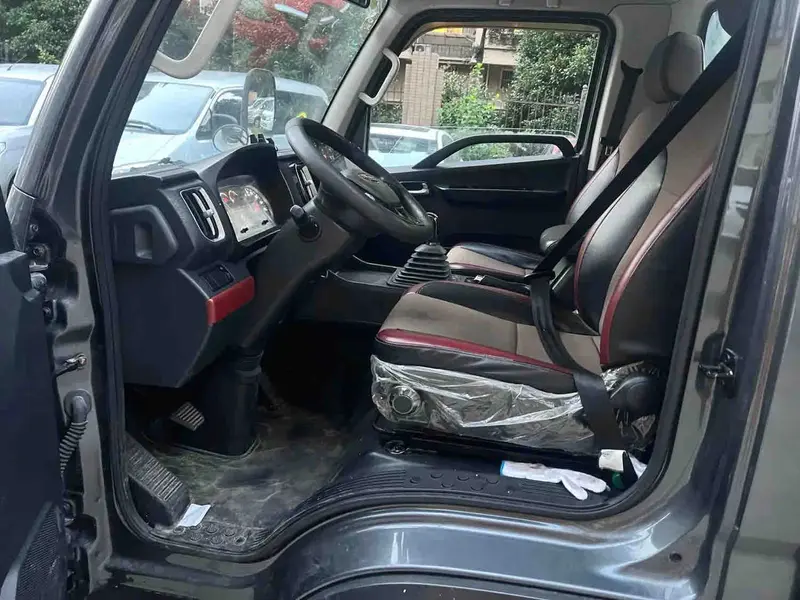 Vehicle photo 5