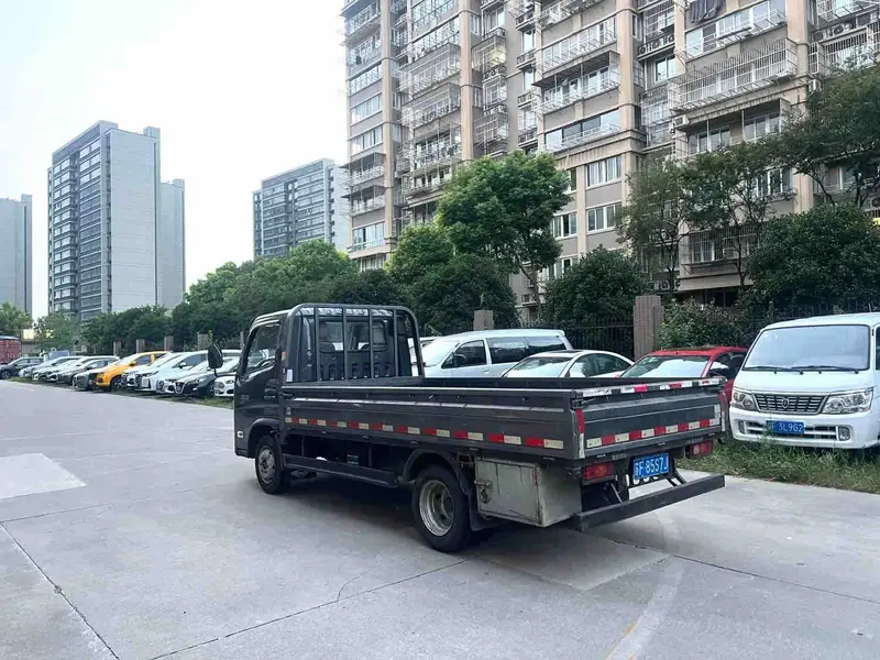 Vehicle photo 8