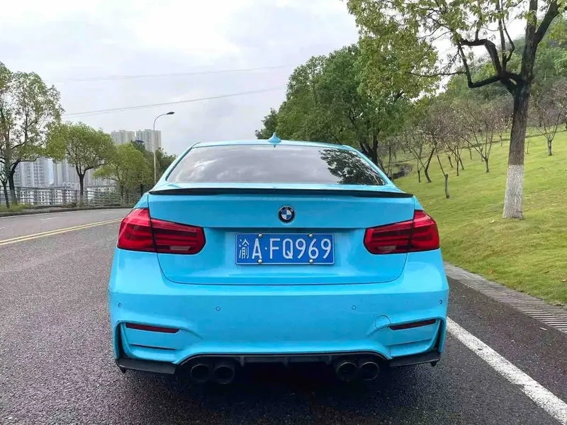 Vehicle photo 4