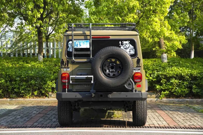 Vehicle photo 7