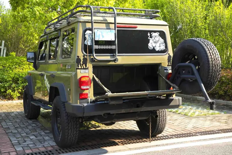 Vehicle photo 8