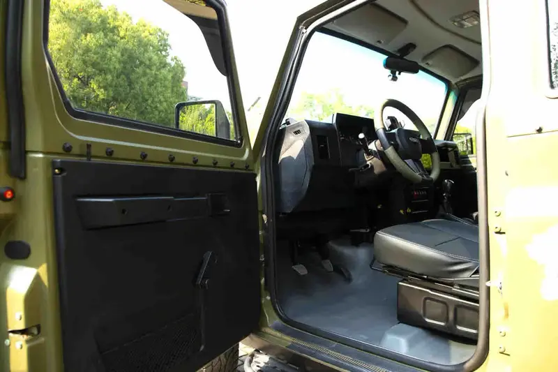 Vehicle photo 9