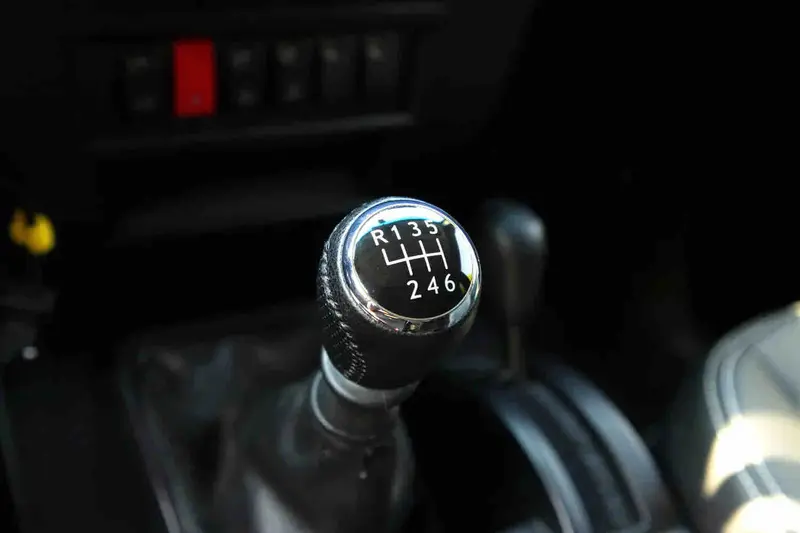 Vehicle photo 12