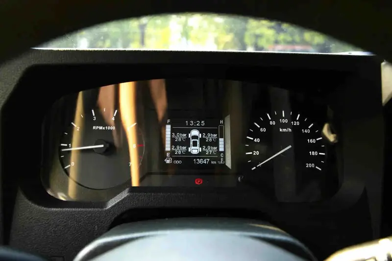 Vehicle photo 13