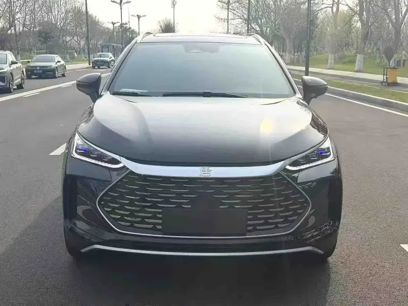 Vehicle photo 2
