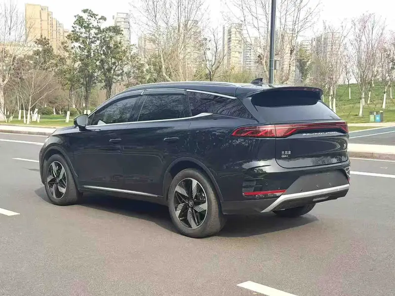 Vehicle photo 3