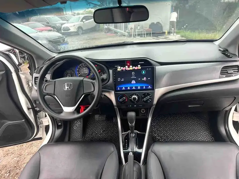 Vehicle photo 5