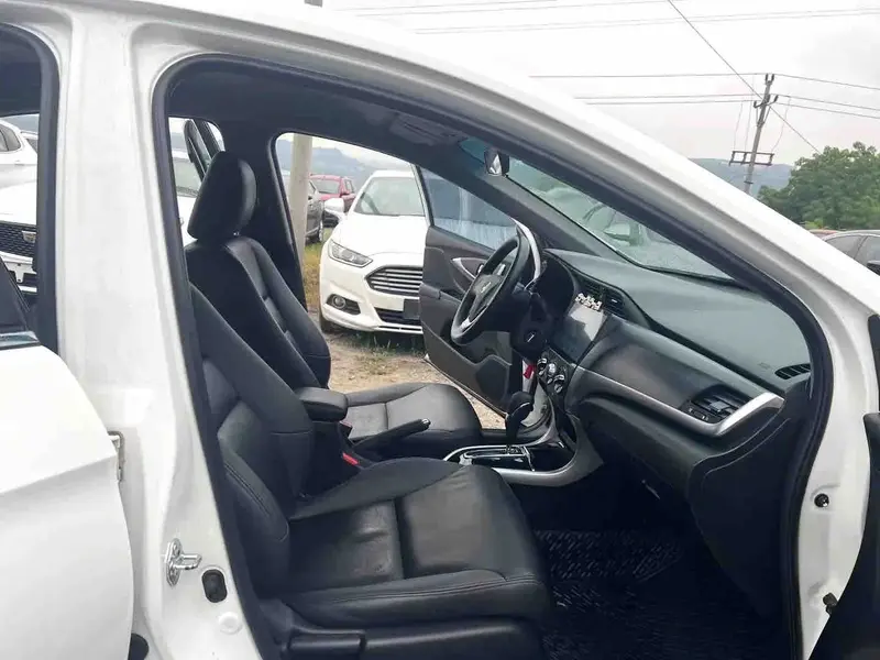 Vehicle photo 6