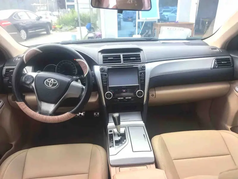 Vehicle photo 7