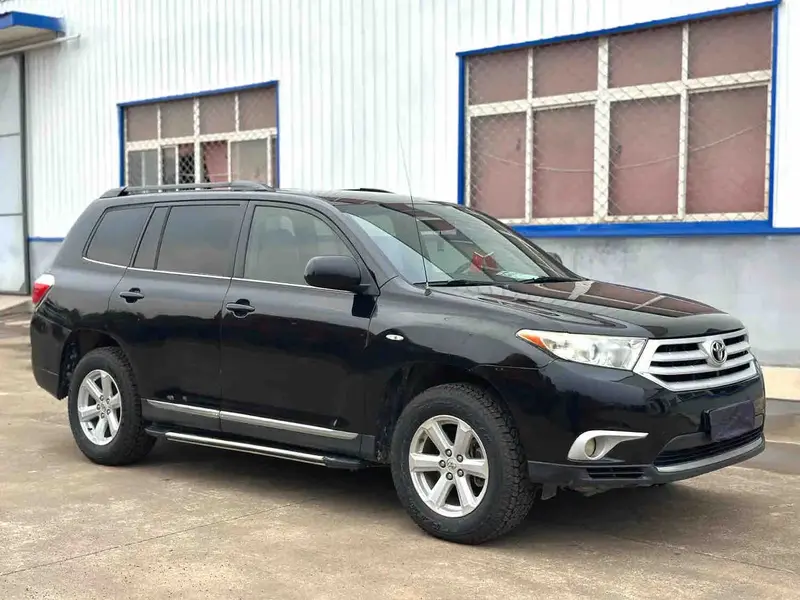 Vehicle photo 2