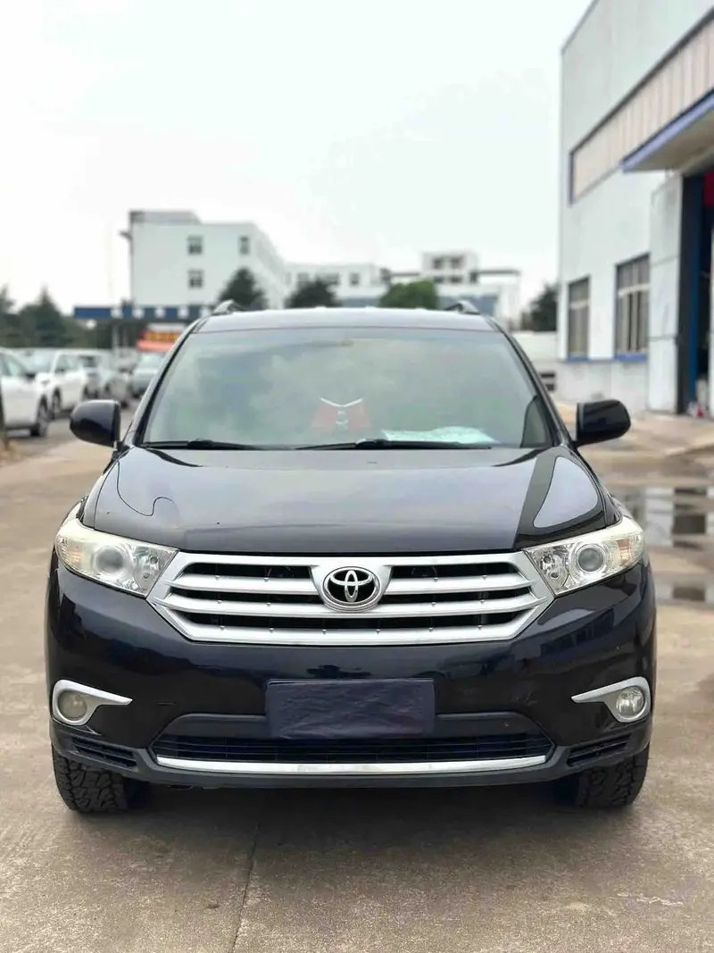 Vehicle photo 3