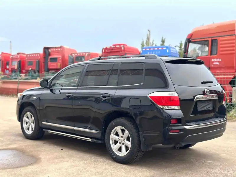 Vehicle photo 4