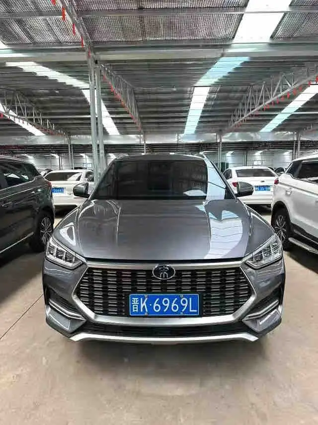 Vehicle photo 3