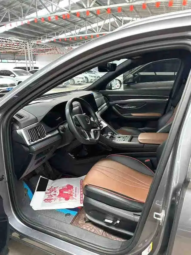 Vehicle photo 5