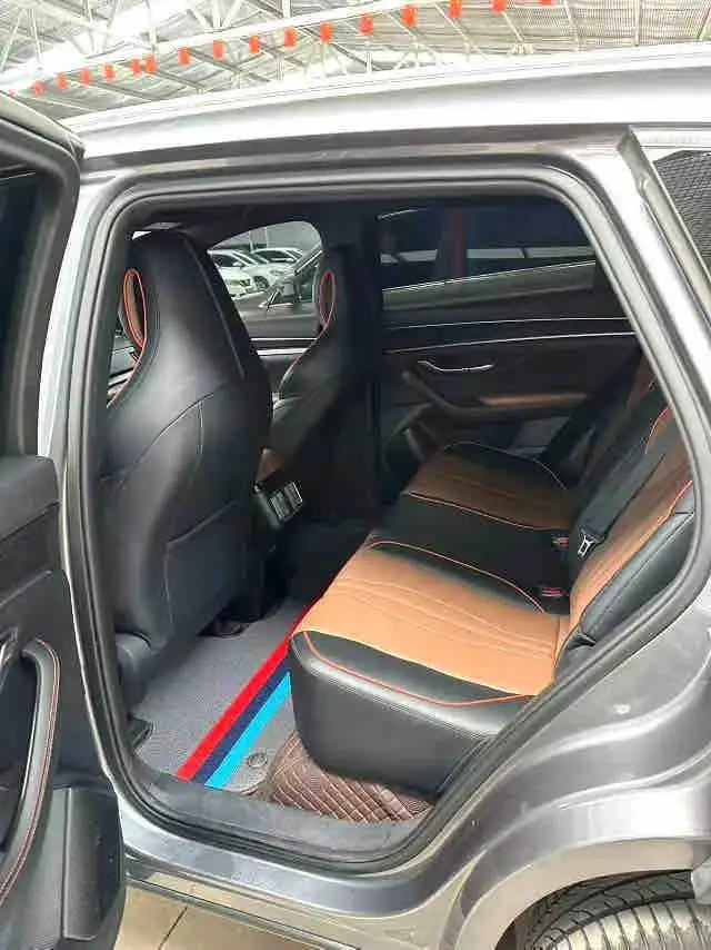 Vehicle photo 6