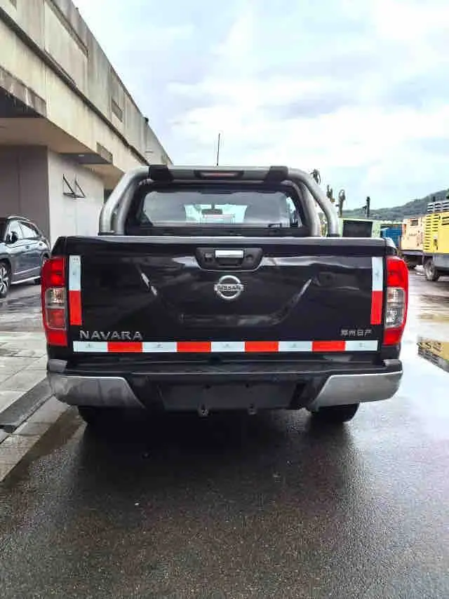 Vehicle photo 5