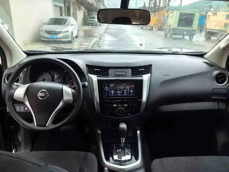 Vehicle photo 6