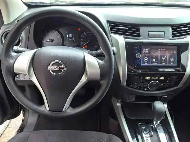 Vehicle photo 7