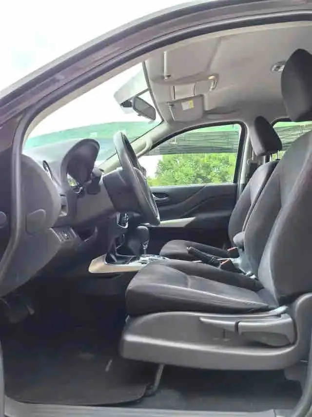 Vehicle photo 8