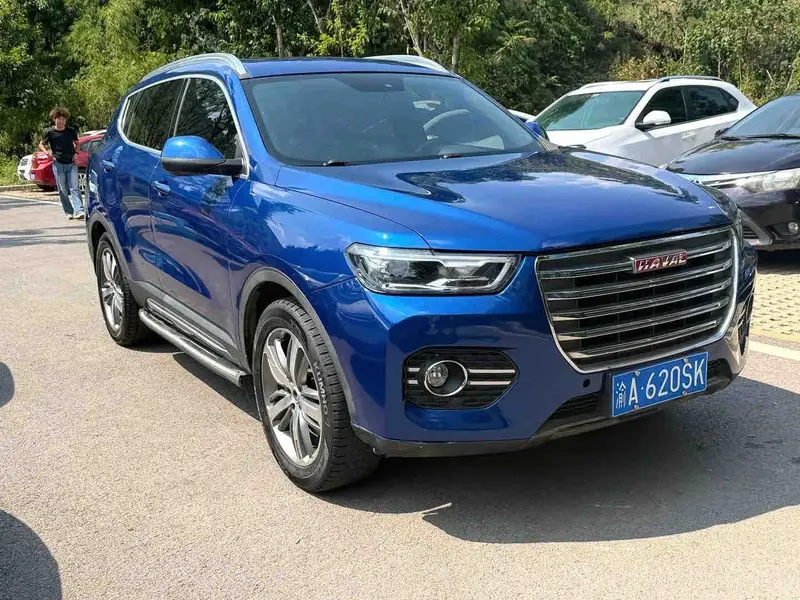 Vehicle photo 2