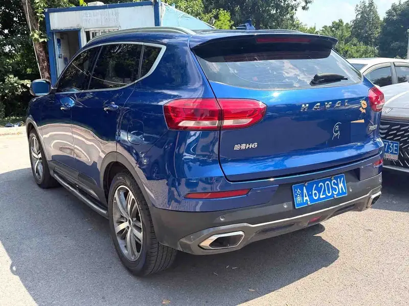 Vehicle photo 4