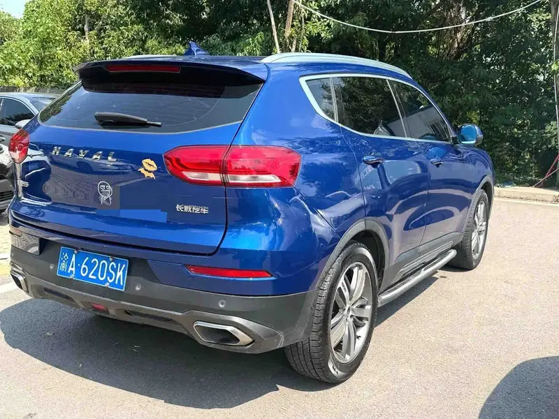 Vehicle photo 6