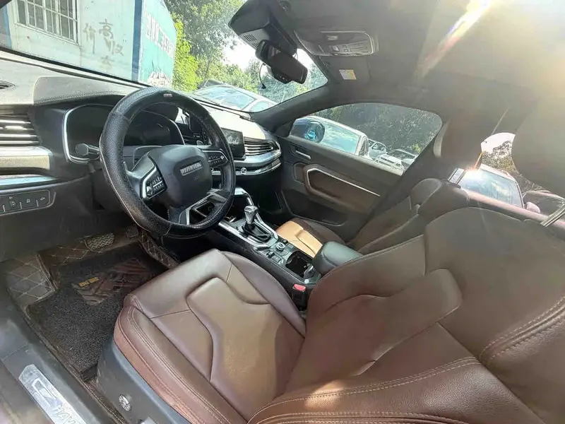 Vehicle photo 7