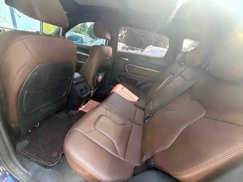 Vehicle photo 8