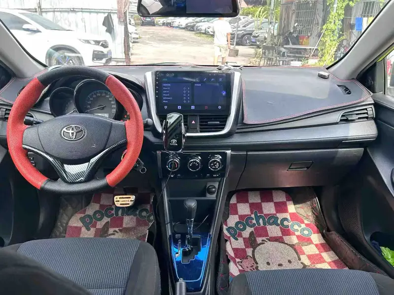 Vehicle photo 7