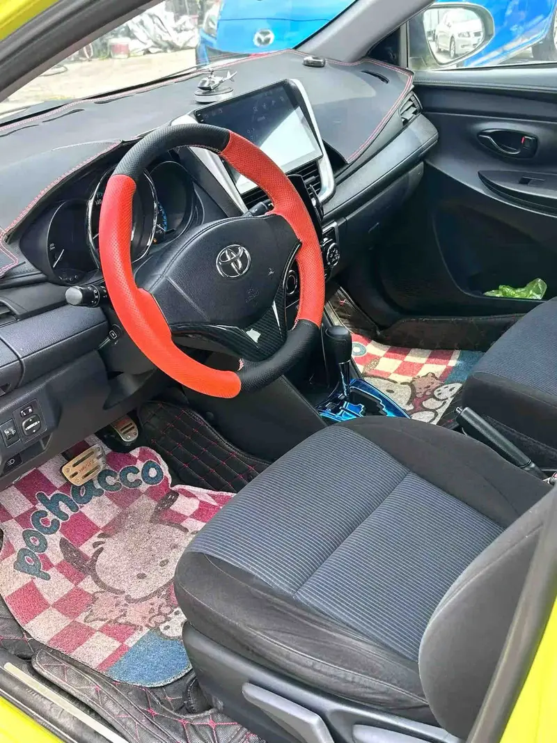 Vehicle photo 8