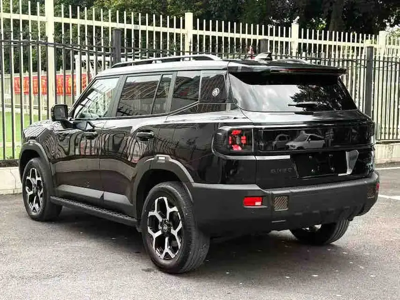 Vehicle photo 4