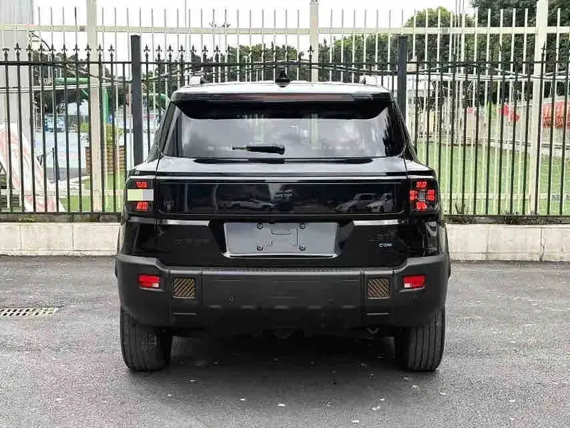 Vehicle photo 5