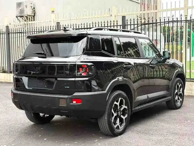 Vehicle photo 6