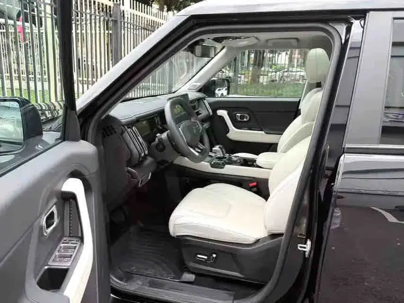 Vehicle photo 8