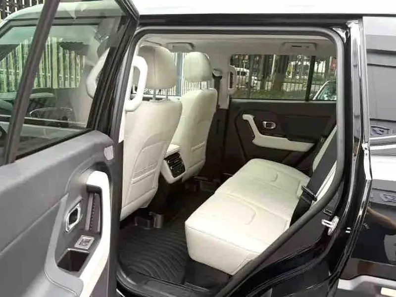 Vehicle photo 9