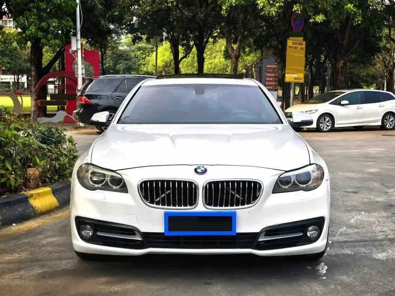 Vehicle photo 2