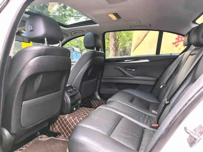 Vehicle photo 8