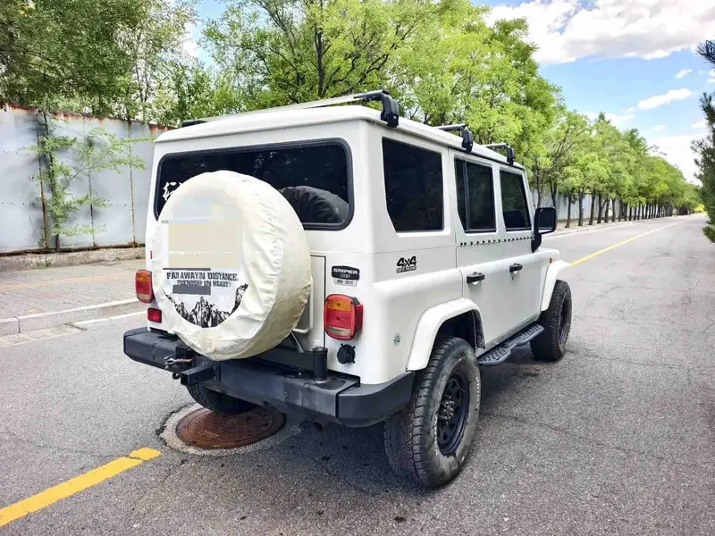 Vehicle photo 4