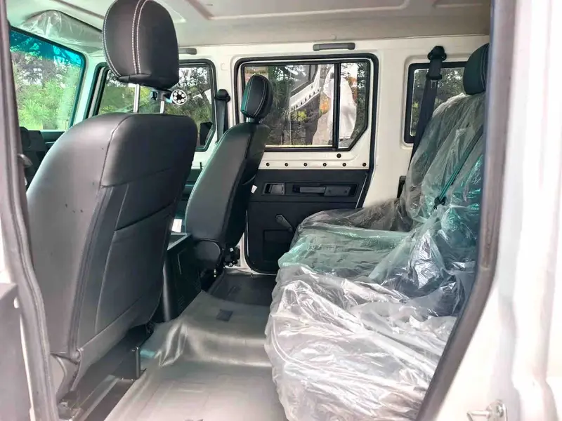 Vehicle photo 9