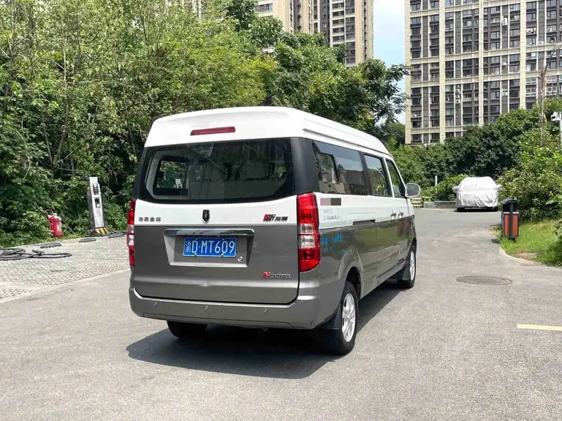 Vehicle photo 4
