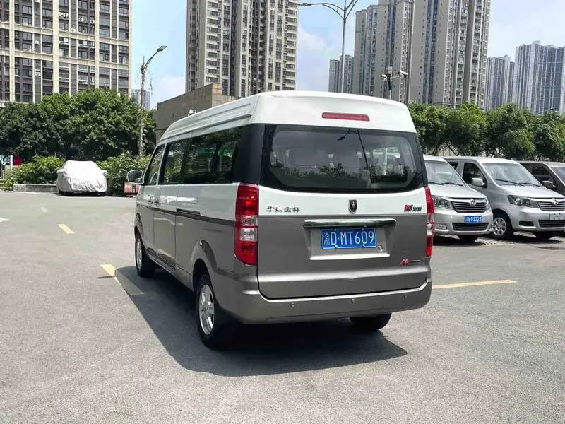 Vehicle photo 5
