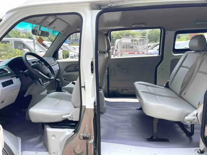 Vehicle photo 7