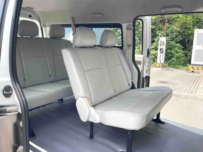Vehicle photo 8