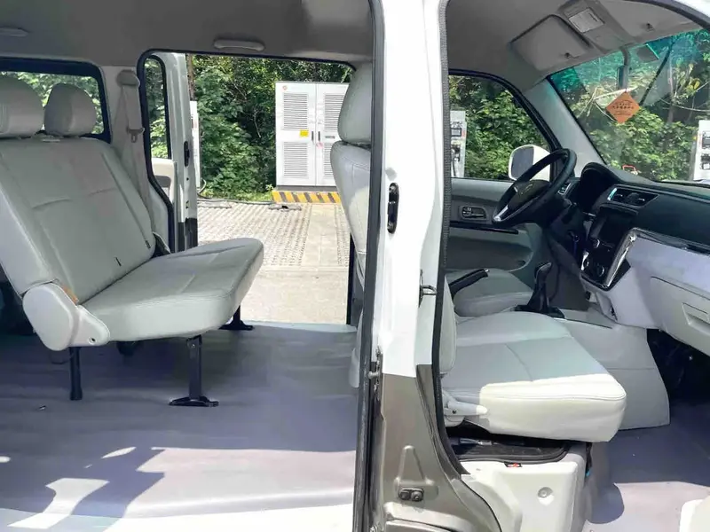 Vehicle photo 9