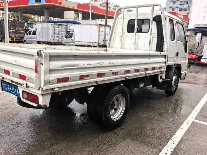 Vehicle photo 5