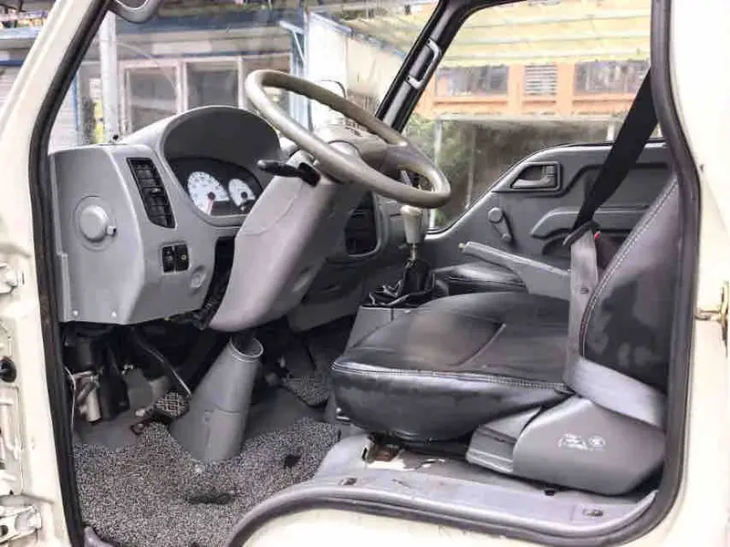 Vehicle photo 6