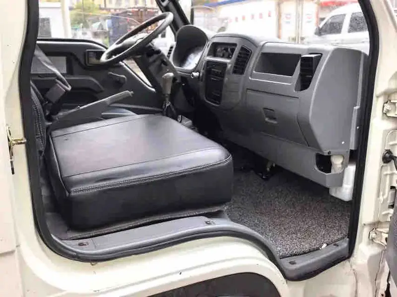 Vehicle photo 7