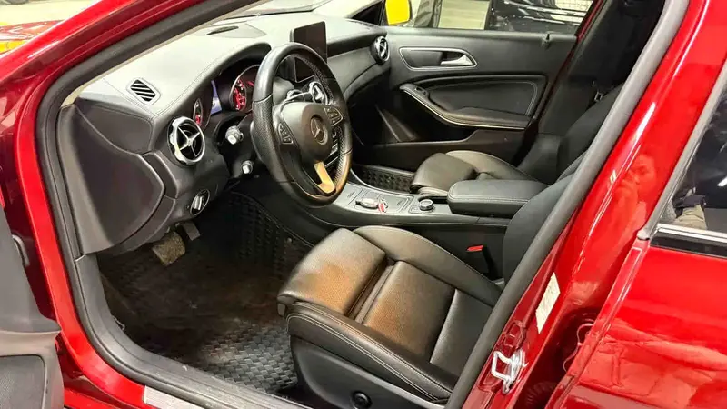 Vehicle photo 4